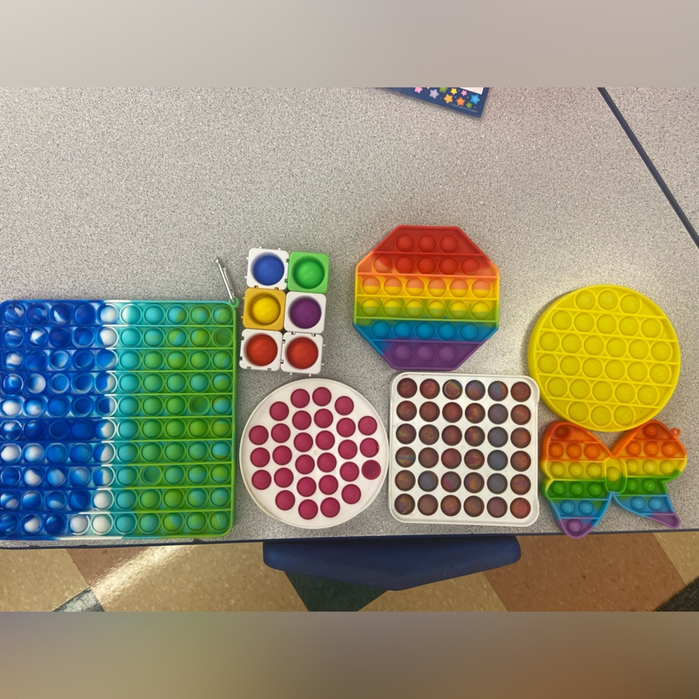Lot of 7 fidget toys.